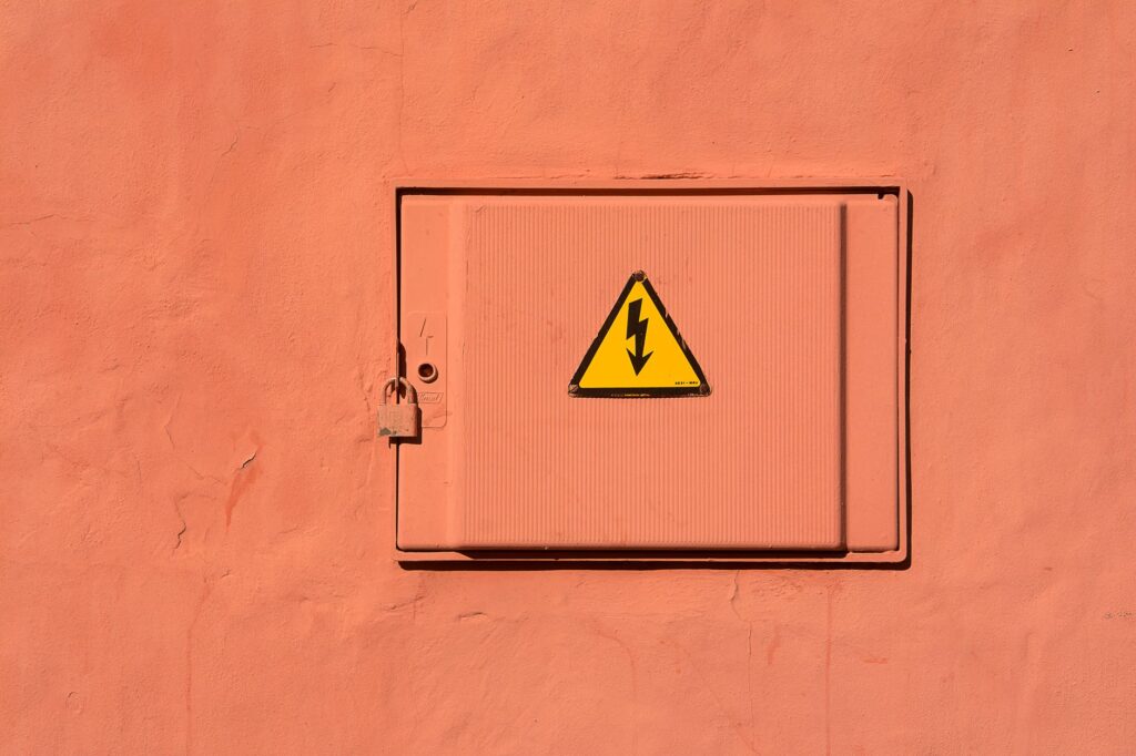 Rozdzielnica elektryczna do domu jednorodzinnego: ile modułów wybrać, by nie zabrakło miejsca?